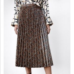 Zara faux leather pleated skirt